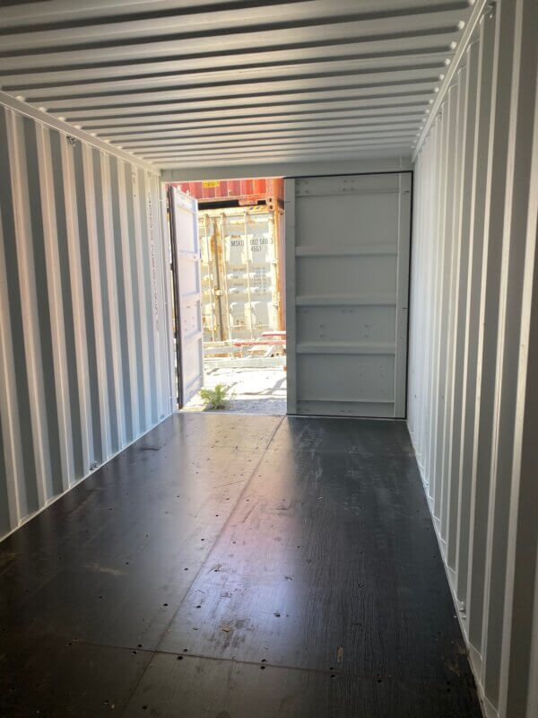 Contenitore-Marittimo-20-Piedi-DD-Doppio-Accesso-e-Versatilita-2.jpg Contenitore-Marittimo-20-Piedi-DD-Doppio-Accesso-e-Versatilita-2.jpg
