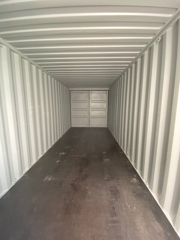 Contenitore-Marittimo-20-Piedi-DD-Doppio-Accesso-e-Versatilita-3.jpg Contenitore-Marittimo-20-Piedi-DD-Doppio-Accesso-e-Versatilita-3.jpg
